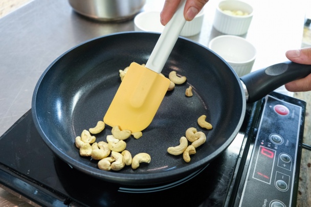 Dezert z tapioky, bielej čokolády a kešu orieškov (fotorecept) - obrázok 3