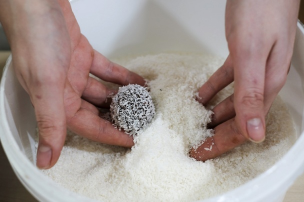 Nugátové guľky s marcipánom a kokosom (fotorecept) - obrázok 4