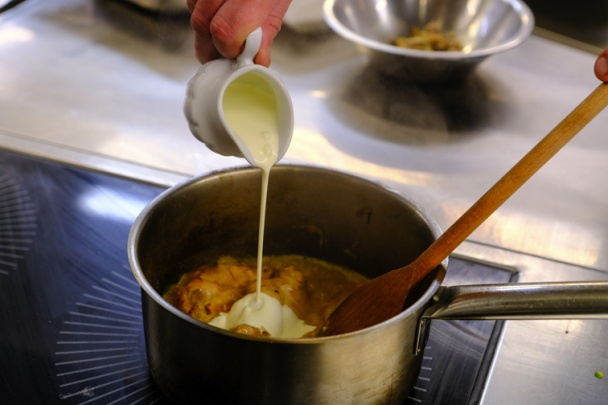 Králičie stehno na smotane so slaninkovou knedľou (fotorecept) - obrázok 2