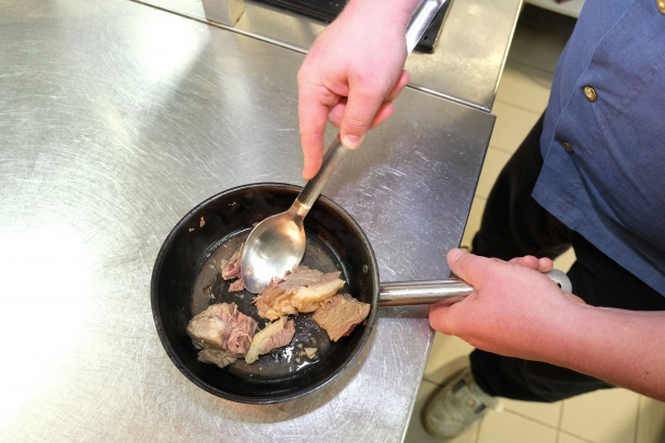 Trhaný hovädzí bok v domácom chlebe z čierneho piva (fotorecept) - obrázok 2