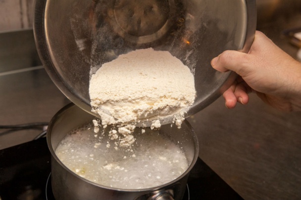 Croquembouche so žĺtkovým krémom a slaným karamelom (fotorecept) - obrázok 1