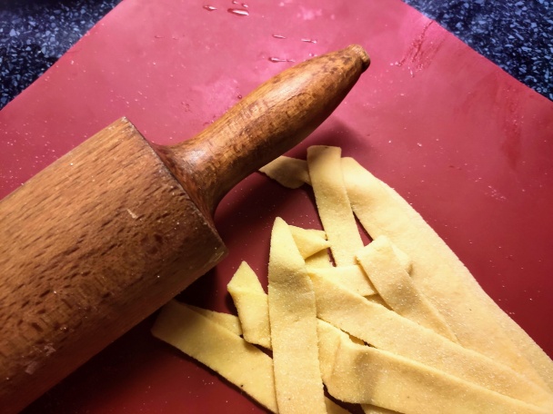 Domáce pappardelle s kozím syrom, cherry paradajkami a rukolou (fotorecept)  - obrázok 2