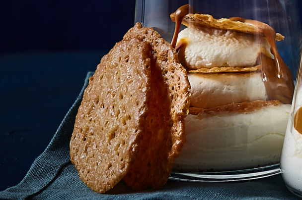 Karamelový trifle s chrumkavými sušienkami - obrázok 5