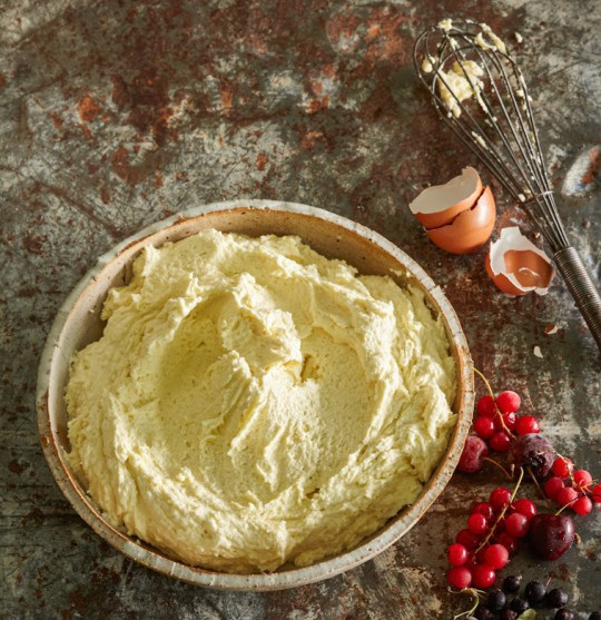 Mafiny z treného cesta s malinami a posýpkou - obrázok 1