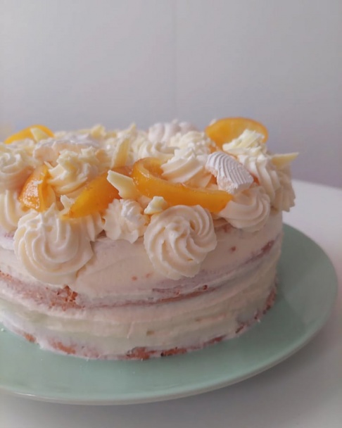 Torta s bielou čokoládou a lesným ovocím - obrázok 3