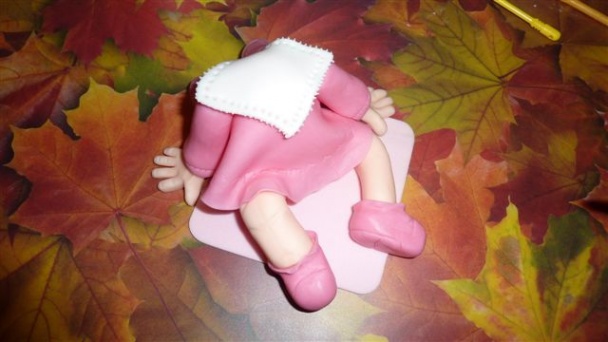 Postup na bábiku na tortu pre malé oslávenkyne (fotorecept) - obrázok 21