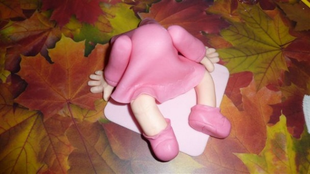 Postup na bábiku na tortu pre malé oslávenkyne (fotorecept) - obrázok 19