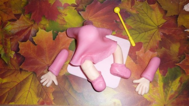 Postup na bábiku na tortu pre malé oslávenkyne (fotorecept) - obrázok 18