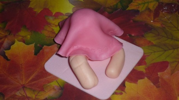 Postup na bábiku na tortu pre malé oslávenkyne (fotorecept) - obrázok 15