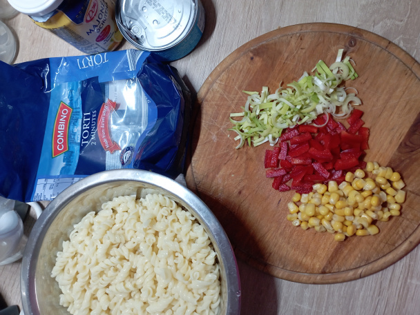 Cestovinový šalát s tuniakom (fotorecept) - obrázok 1