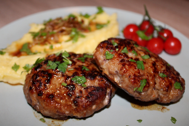 Placky z mletého mäsa  - obrázok 1