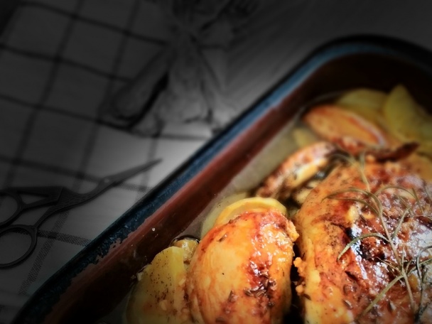 Pečené kura s jablkami, zemiakmi a dusenou kapustou - obrázok 3