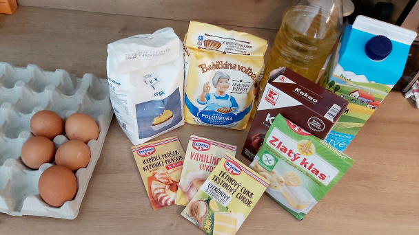 Hrnčekový jogurtový koláč (fotorecept) - obrázok 1