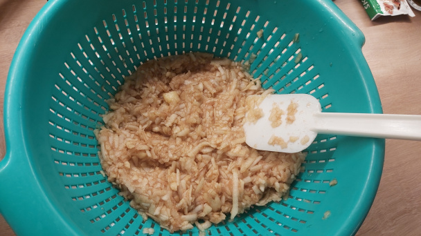 Jablkový a tvarohový kysnutý závin (fotorecept) - obrázok 3