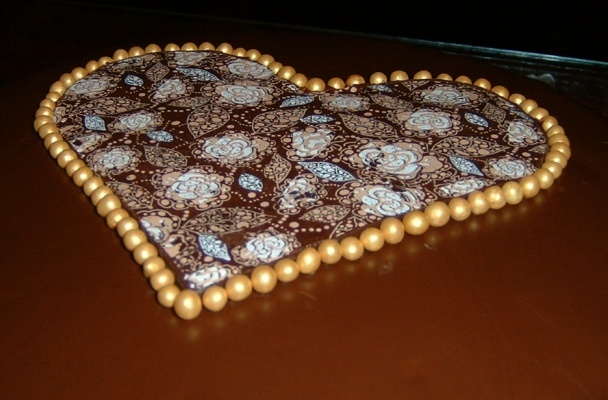 Takmer Sacher torta zdobená čokotransférom - obrázok 3