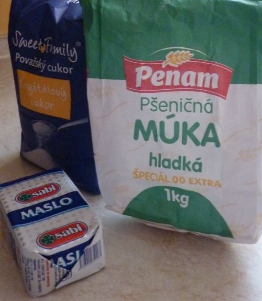 Rebarborový koláč s jahodami - obrázok 1