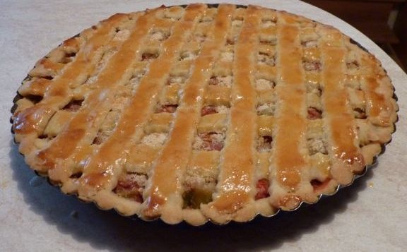 Rebarborový koláč s jahodami - obrázok 7