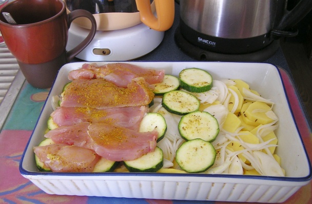 Kuracie prsia s cukinou a zemiakmi  - obrázok 1