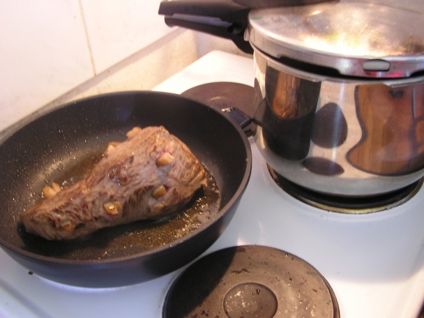 Hovädzie mäso s rajčinovou omáčkou a knedľou (fotorecept) - obrázok 2