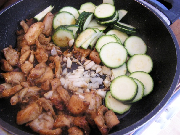 Oprážané cestoviny s cukinou (fotorecept) - obrázok 3