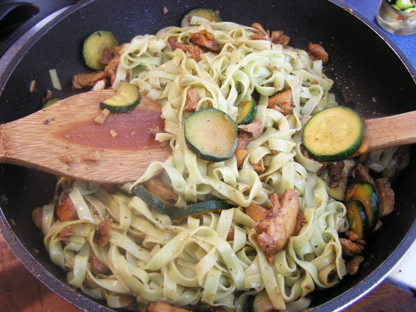 Oprážané cestoviny s cukinou (fotorecept) - obrázok 4