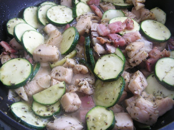 Smotanové kura s cestovinou  - obrázok 2