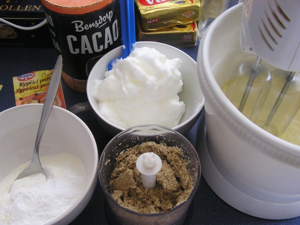 Orechovo kávový zákusok (fotopostup) - obrázok 1