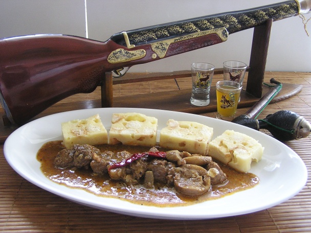 Guláš z diviaka so žemľovou knedľou (fotorecept) - obrázok 11
