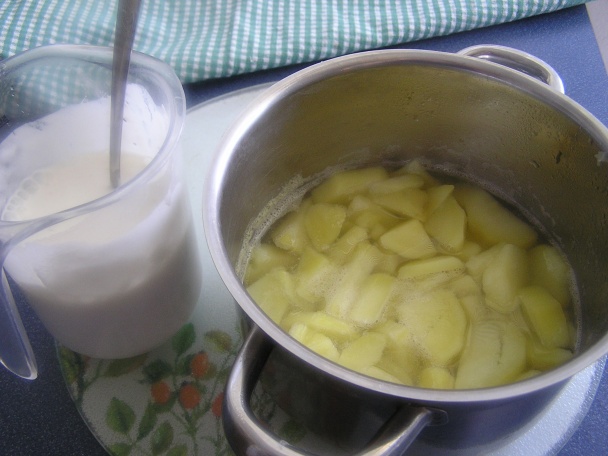 Jarná polievka a liaty chlebový posúch (fotorecept) - obrázok 1