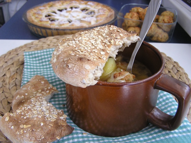 Mäsová polievka pod chlebovou krustou (fotorecept) - obrázok 12