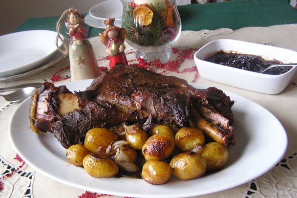 Pečená divina, glazované zemiaky a slivkové čatní (fotorecept) - obrázok 7