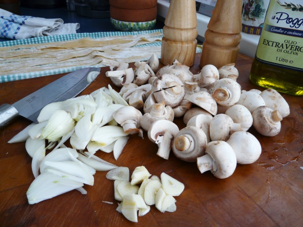 Hubové ragú so širokými rezancami (fotorecept) - obrázok 8