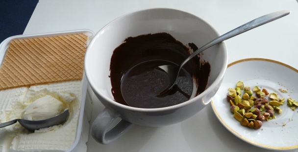 Čokoládové rezance so zmrzlinou a pistáciami (fotorecept) - obrázok 7