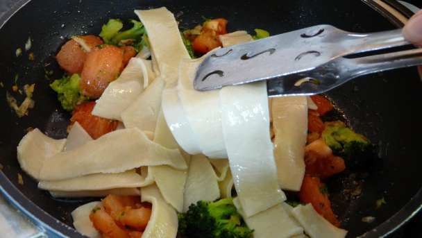 Cestovinový šalát so zeleninou a mungo klíčkami (fotorecept) - obrázok 3