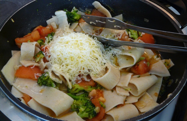 Cestovinový šalát so zeleninou a mungo klíčkami (fotorecept) - obrázok 4