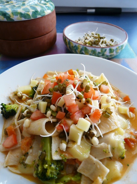 Cestovinový šalát so zeleninou a mungo klíčkami (fotorecept) - obrázok 6