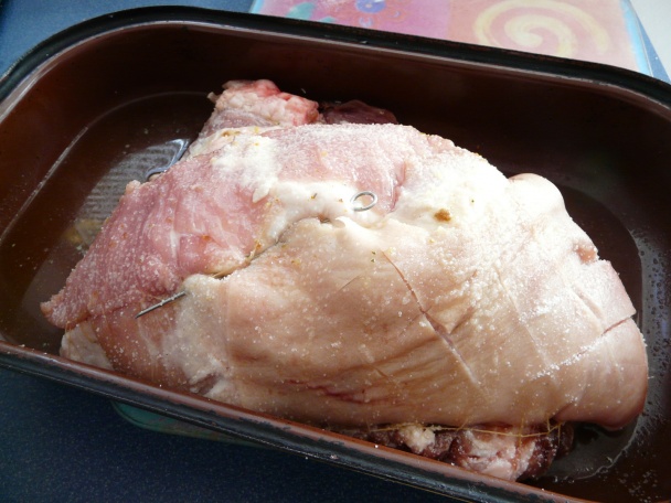 Pečený bôčik s chlebovou plnkou (fotorecept) - obrázok 5