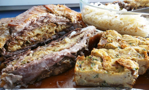 Pečený bôčik s chlebovou plnkou (fotorecept) - obrázok 9