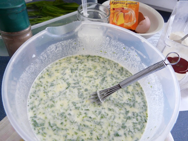 Palacinky s medvedím cesnakom a kuracím soté (fotorecept) - obrázok 1