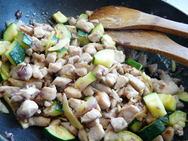 Palacinky s medvedím cesnakom a kuracím soté (fotorecept) - obrázok 4