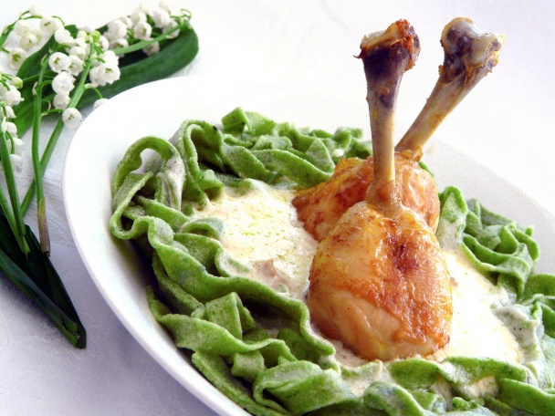 Kuracie nohy so smotanovým ragú a špenátovými cestovinami (fotorecept) - obrázok 8