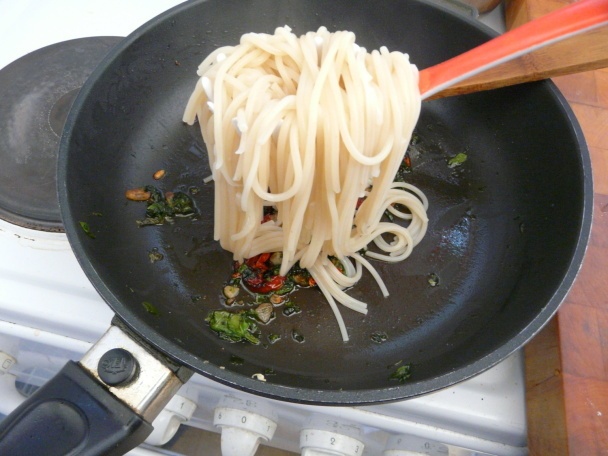 Špagety so sušenými paradajkami (fotorecept) - obrázok 4