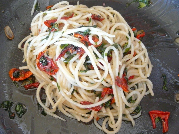 Špagety so sušenými paradajkami (fotorecept) - obrázok 5