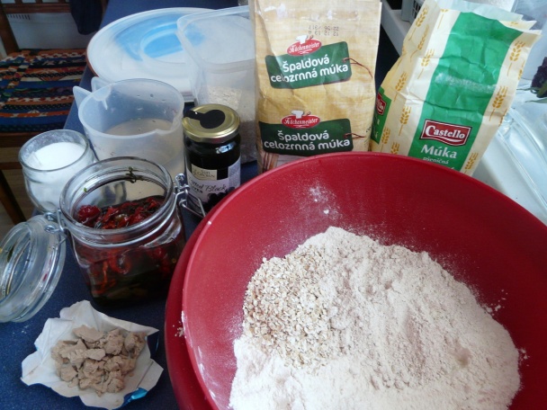 Chlieb so sušenými rajčinami a olivami (fotorecept) - obrázok 1