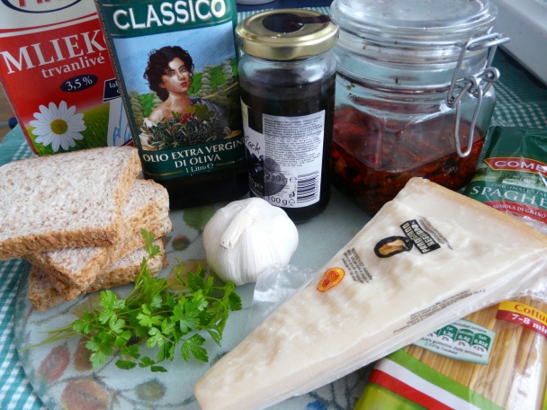 Špagety s cesnakovým krémom a rajčinami (fotorecept) - obrázok 1