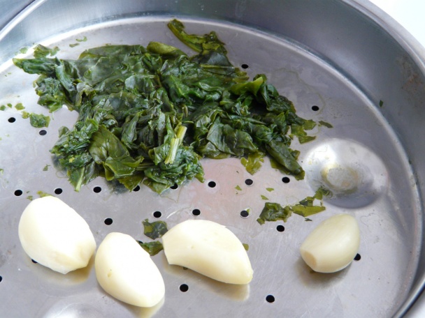 Špagety s cesnakovým krémom a rajčinami (fotorecept) - obrázok 3