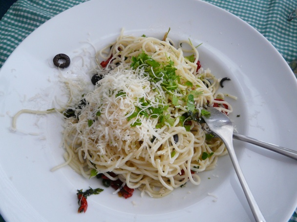 Špagety s cesnakovým krémom a rajčinami (fotorecept) - obrázok 8