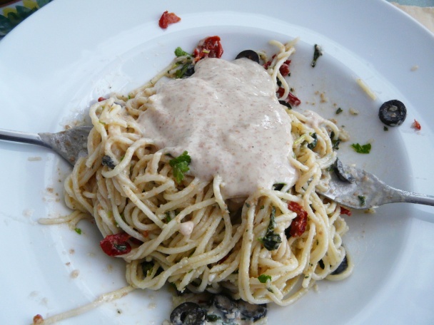 Špagety s cesnakovým krémom a rajčinami (fotorecept) - obrázok 10