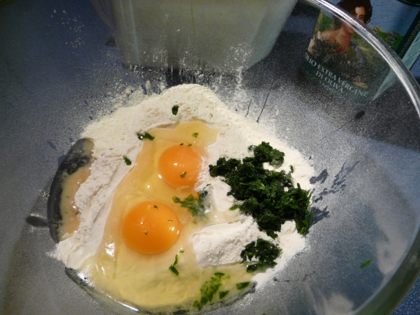 Špenátové ravioli s mäsovou plnkou a rajčinovou omáčkou (fotorecept) - obrázok 1