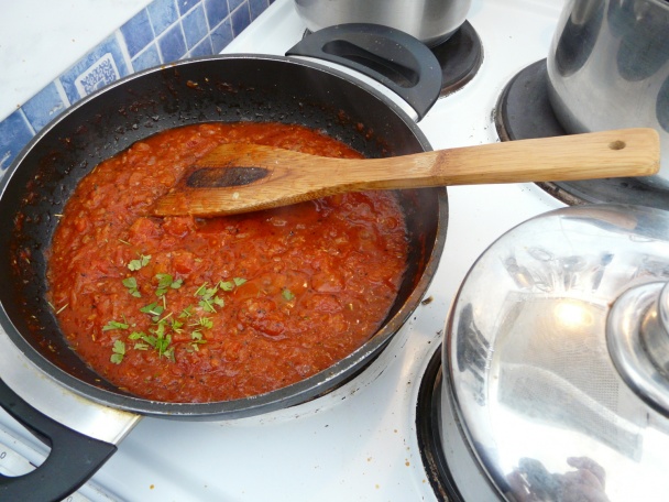Špenátové ravioli s mäsovou plnkou a rajčinovou omáčkou (fotorecept) - obrázok 5